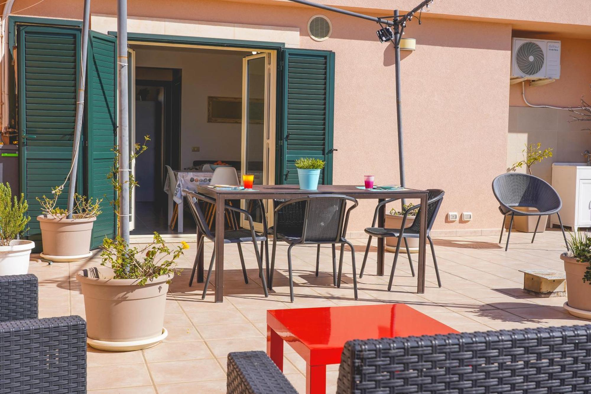 Апартаменты Attico Terrazza Cielomare Seaview Поццалло Экстерьер фото